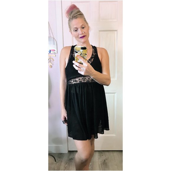 En Creme Black Crochet dress | Medium | Cover Up | Crochet Lace & Semi Sheer EUC - Picture 2 of 14